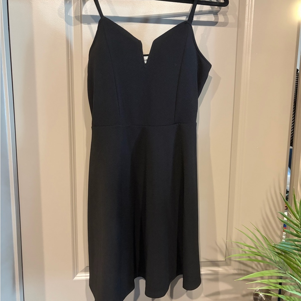 Almost Famous Black V-Notch Mini Dress